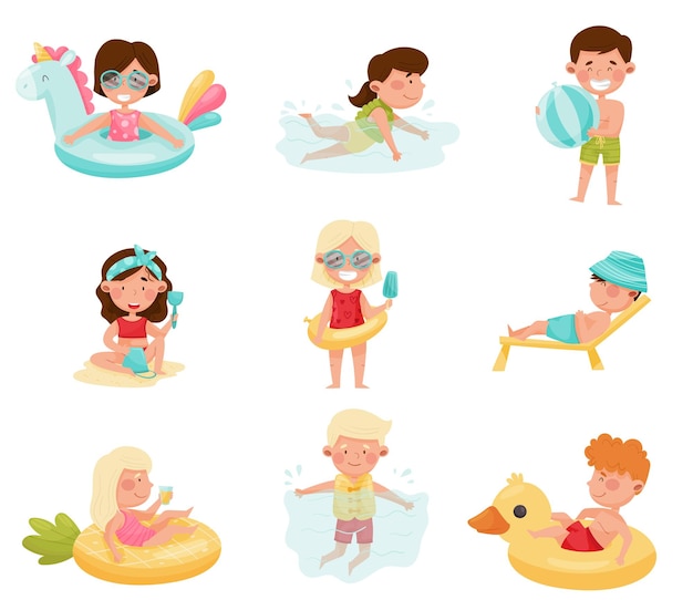 Niños en la orilla del mar jugando en la arena tomando el sol y nadando en el agua Conjunto de ilustraciones vectoriales