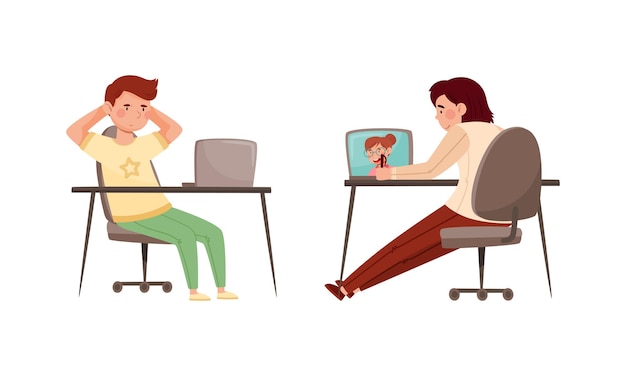 Niños que estudian en línea y se comunican con sus compañeros de clase a través de videoconferencia en una computadora portátil