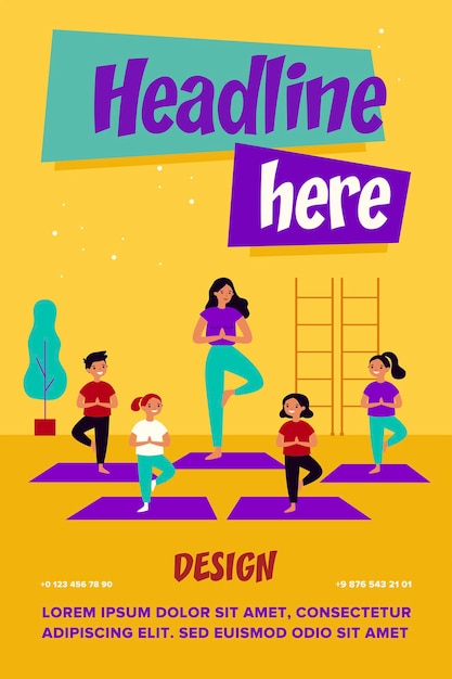 Vector niños sonrientes haciendo ejercicio en clase de yoga