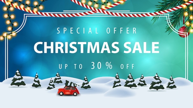 Oferta especial, venta de navidad, hasta 30% de descuento, pancarta de descuento azul con marco vintage, guirnaldas, árbol de navidad y paisaje invernal de dibujos animados con un auto rojo antiguo que lleva un árbol de navidad