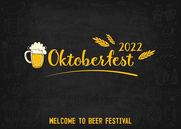 Oktoberfest 2022 festival de la cerveza elementos dibujados a mano doodle vacaciones tradicionales alemanas oktoberfest cerveza artesanal rombo azulblanco letras fondo de pizarra bienvenido al festival de la cerveza