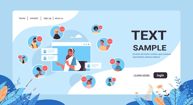 Operadora con auriculares conversando con clientes de carrera mixta agente del centro de llamadas en la ventana del navegador web servicio de soporte al cliente copia espacio horizontal
