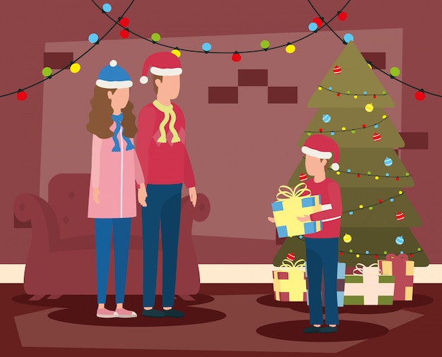 padres e hijo celebrando la navidad en el salón con árbol