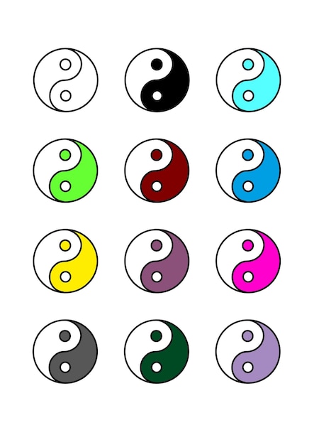 La palabra yin yang está en el fondo blanco.