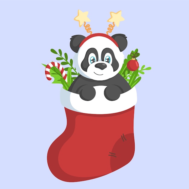 Panda lindo en una media roja con ramas, hojas y decoración navideña. Concepto de vacaciones.