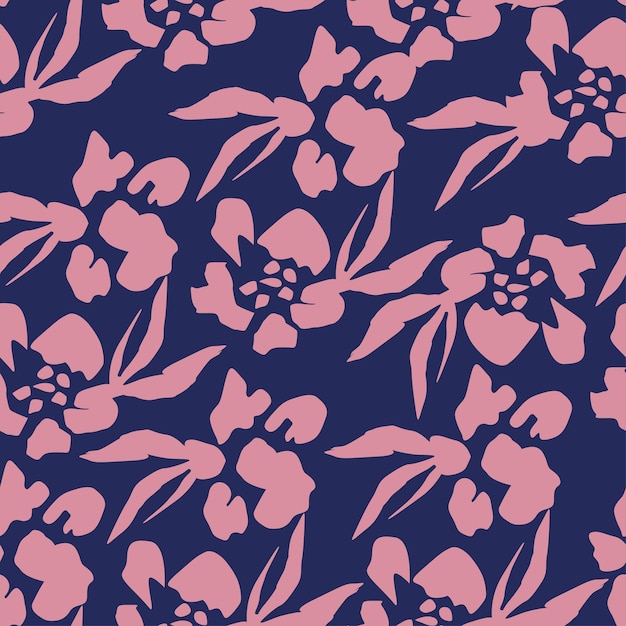 un papel tapiz floral púrpura y rosa con una mariposa en él