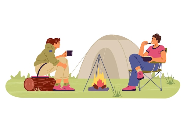 Una pareja en el campamento sentada cerca de una fogata comiendo