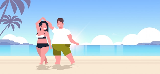 Vector pareja vistiendo ropa de playa hombre mujer bailando divirtiéndose concepto de vacaciones de verano