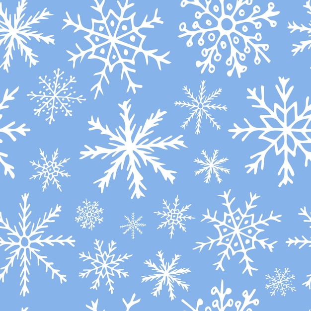 Patrón sin costuras de copos de nieve Diferentes tipos de copos de nieve dibujados a mano aislados sobre fondo azul cielo Patrón de stock vectorial