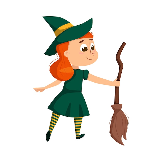 Pequeña bruja con escoba Chica pelirroja linda con vestido verde y sombrero practicando brujería Ilustración vectorial al estilo de dibujos animados