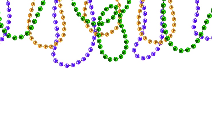 Vector perlas de oro, verdes, púrpuras aisladas sobre fondo de madera. decoraciones de mardi gras.