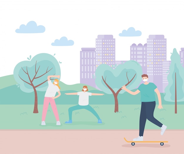 Personas con mascarilla médica, mujeres haciendo yoga y niño montando skate park road, actividad de la ciudad durante el coronavirus