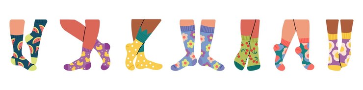 Vector piernas en calcetines las mujeres usan calcetines de algodón y lana con diseño decorativo sanguinería aislada pies femeninos en accesorios de moda conjunto vectorial decente