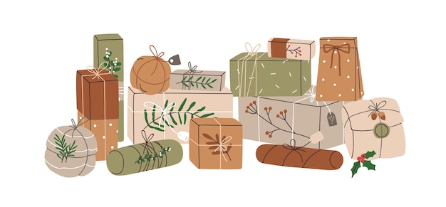 Vector pila de cajas de regalo de navidad. montón de paquetes de vacaciones, muchas sorpresas, regalos envueltos en papel kraft, papel marrón, decorados con cordeles y ramas de hojas. ilustración de vector plano aislado sobre fondo blanco