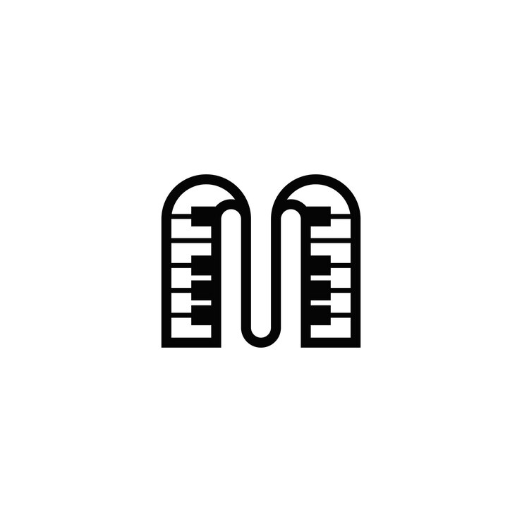 Plantilla del logotipo del piano de la letra M moderna