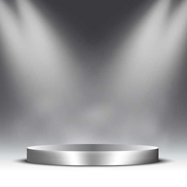 Podio de plata vacío con focos y vapor. Pedestal.