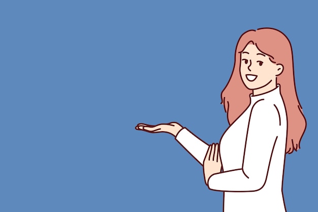La promotora de la mujer extiende la mano con la palma levantada para presentar un nuevo producto o una tarjeta de descuento