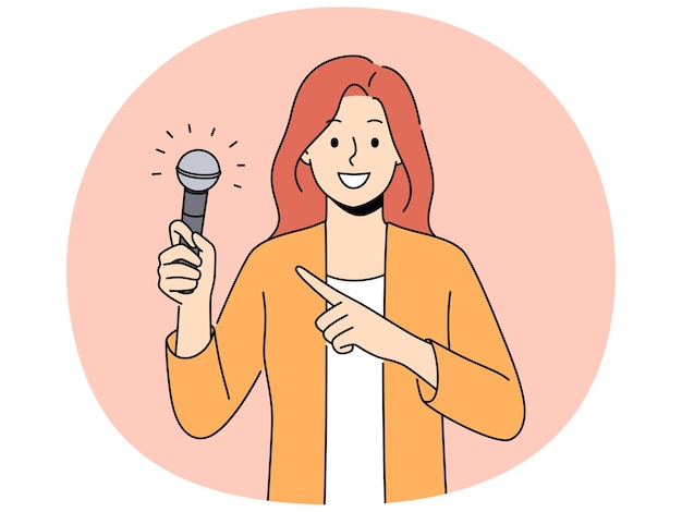 Punto de mujer sonriente en el micrófono en las manos