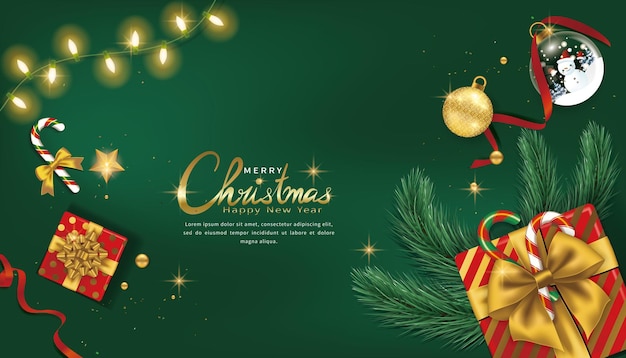 Regalos de Navidad y adornos navideños sobre fondo verde.