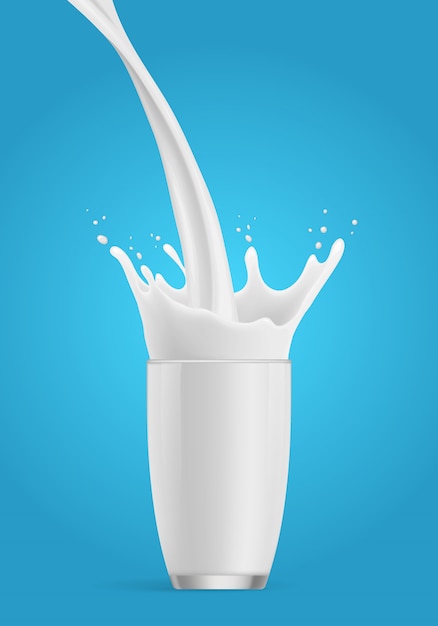 Salpicaduras de leche en un vaso