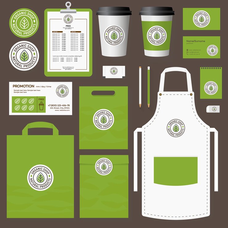 Vector set de plantillas de identidad corporativa de tiendas orgánicas con logotipo de hoja para uso en empresas de productos naturales, mercados ecológicos, tiendas de alimentos saludables, tiendas veganas, cafés vegetarianos, etc. conjunto de tarjetas, folletos, menú, paquetes, uniformes.