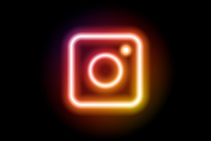 Vector signo de neón de instagram signo de instagram brillante icono de red social ilustración vectorial