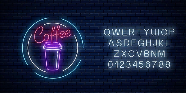 Signo de taza de café de neón brillante con alfabeto sobre un fondo de pared de ladrillo oscuro. Símbolo de publicidad nocturna de café. Emblema de máquina de café o vendedor. Ilustración vectorial.