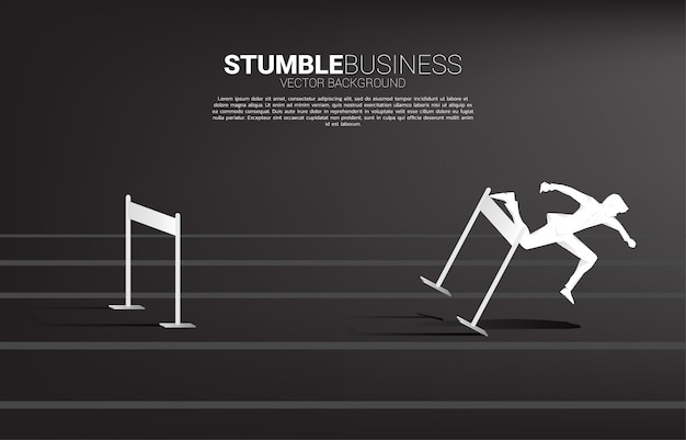 Vector silueta del empresario tropezando durante a través de obstáculos obstáculo. concepto para fallas y negocios accidentales