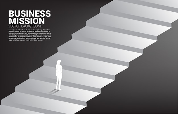 Silueta de hombre de negocios de pie en la escalera. Concepto de personas dispuestas a subir de nivel profesional y empresarial.