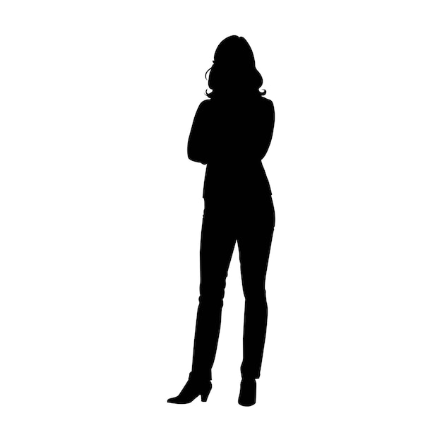 silueta de una mujer de pie con los brazos plegados