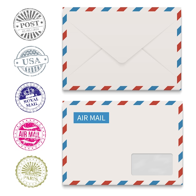 Sobres y sellos de correos grunge aislados en blanco