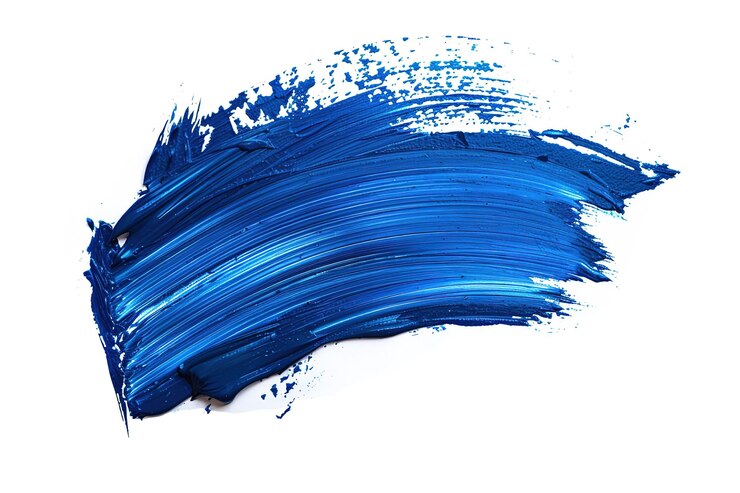 Una sola pincelada gruesa de pintura azul profundo aislada sobre un fondo blanco que retrata la intensidad