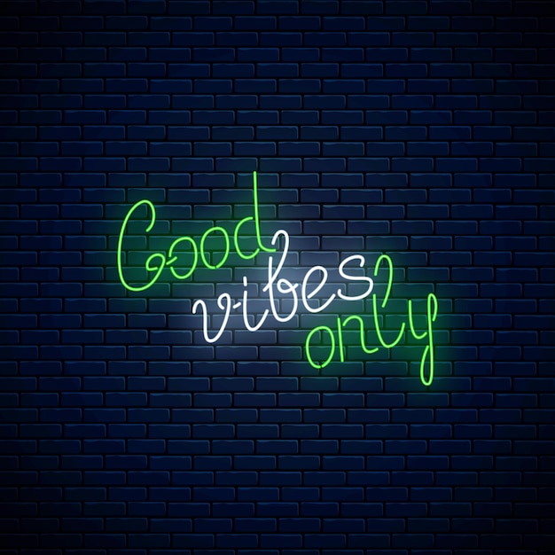 Solo buenas vibraciones: frase de escritura a mano con inscripción de neón brillante sobre fondo de pared de ladrillo oscuro. Cita de motivación en estilo neón. Ilustración vectorial.
