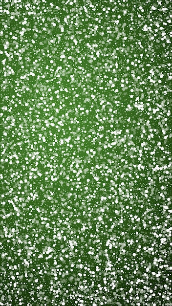 Superposición de nevadas fondo navideño Sutiles copos de nieve voladores y estrellas sobre fondo verde navideño Superposición festiva de nevadas Ilustración vectorial vertical