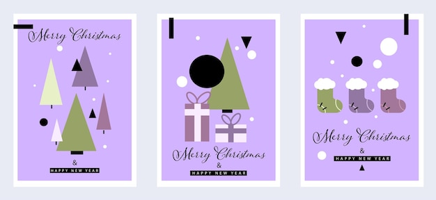 Tarjeta de invitación de feliz navidad y feliz año nuevo con árbol de navidad, calcetines y regalos en violeta