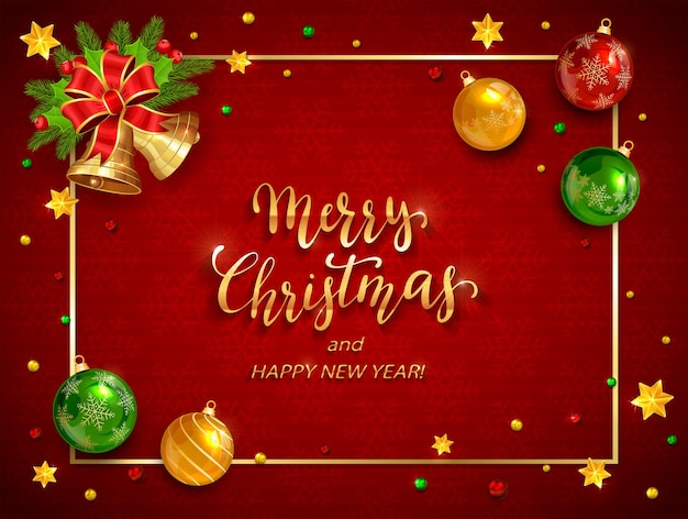 Tarjeta de Navidad roja con copos de nieve y decoración navideña. Estrellas, campanas doradas con bayas de acebo, bolas y abalorios navideños. Letras de feliz Navidad y próspero año nuevo, ilustración.
