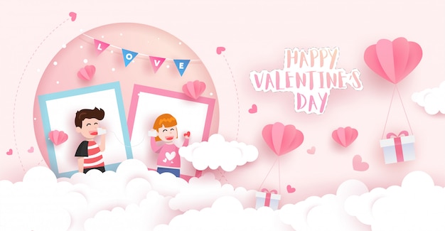 Tarjeta de san valentín feliz con cajas de regalo, nubes, globos y encantador niño y niña. diseño de arte en papel.