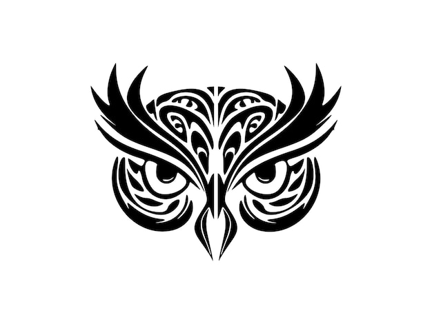 Un tatuaje de cara de búho en blanco y negro con diseños polinesios