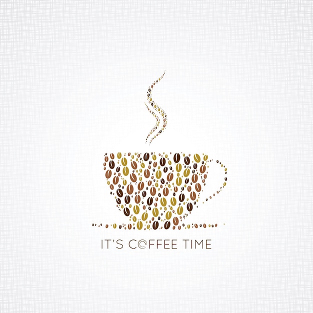 Taza de café hecha de granos de café con vapor y mensaje de que es hora del café
