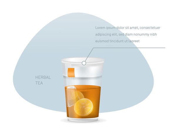 Taza transparente de plástico realista con té negro fresco caliente con bolsita de té piramidal y limón