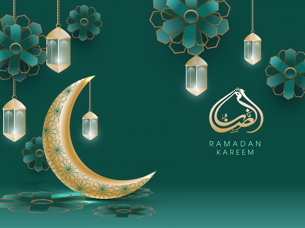 Texto caligráfico árabe Ramadan Kareem, media luna dorada decorada floral, y colgando linternas iluminadas sobre fondo floral sobre fondo verde azulado. Mes sagrado islámico del concepto de oraciones.