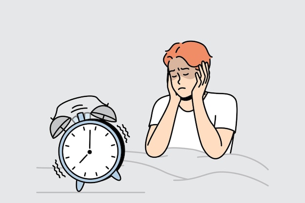 El tipo en la cama cierra las orejas para no escuchar los sonidos del despertador