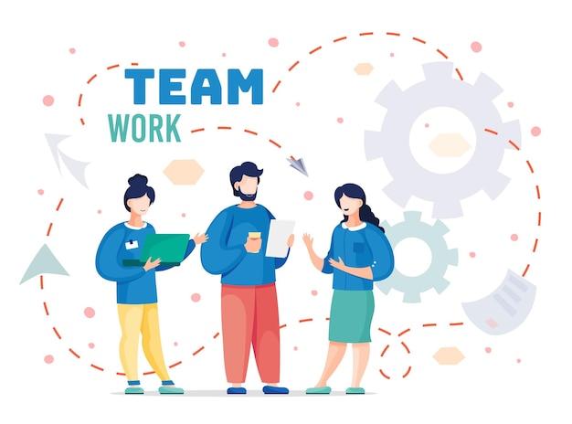 Trabajadores del equipo de pie y discutiendo el proyecto