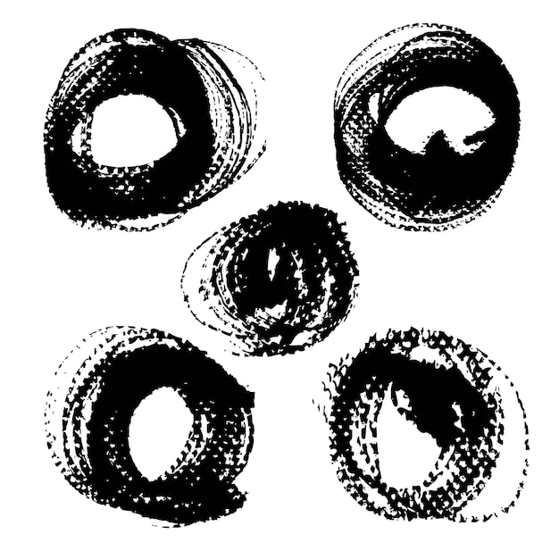 Trazos redondos con textura de tinta negra aislados sobre un fondo blanco