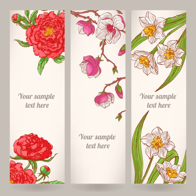 Tres pancartas con flores dibujadas a mano.