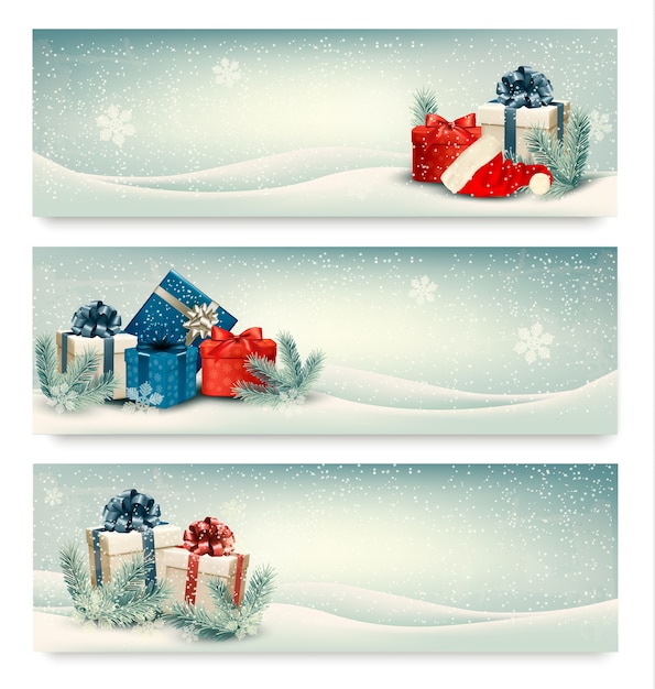 Tres pancartas navideñas con regalos.