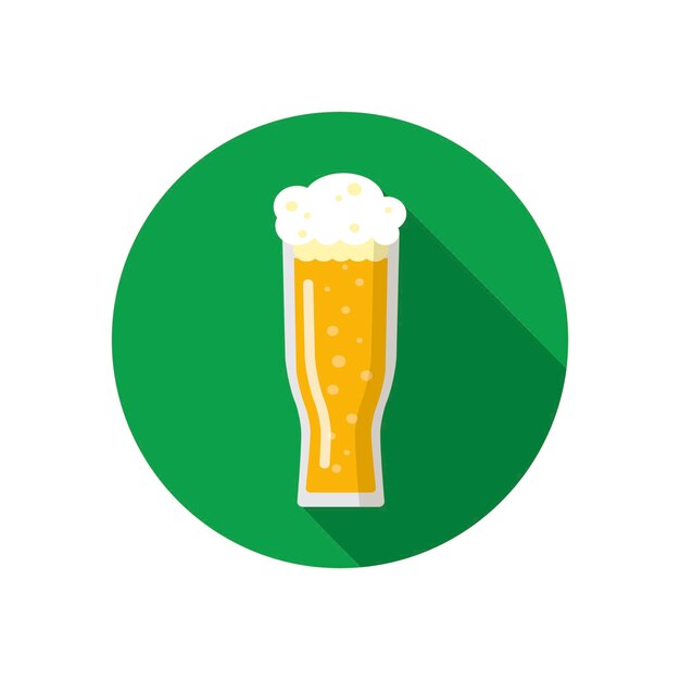 Vaso de cerveza sobre un fondo colorido