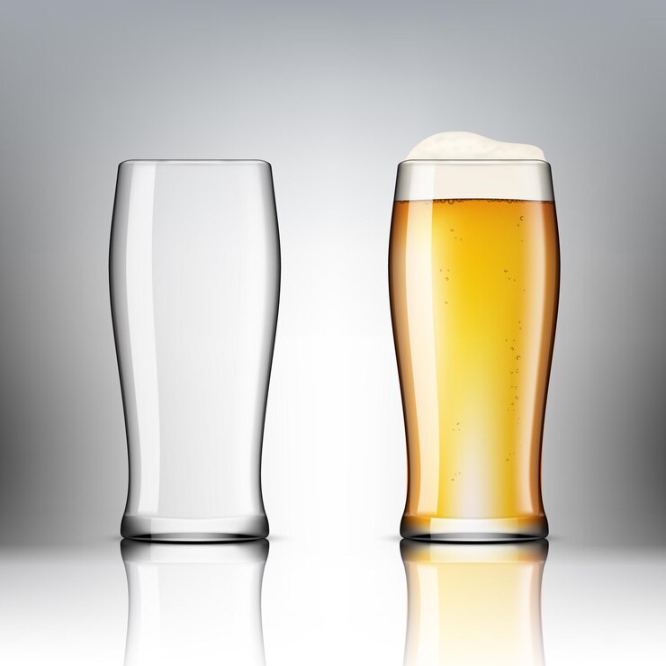 Vector vasos de cerveza transparentes realistas vacíos y llenos