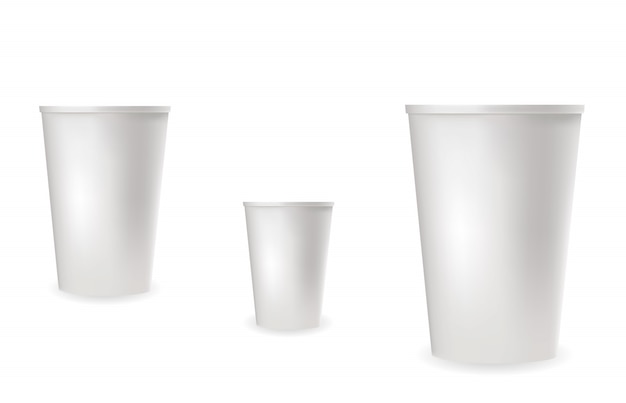 Vector vasos de plástico blanco realista para bebidas frías y calientes.