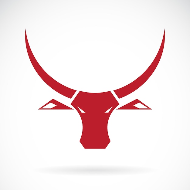 Vector de diseño de cabeza de toro rojo sobre fondo blanco., Animales salvajes. Ilustración vectorial en capas fácil de editar.